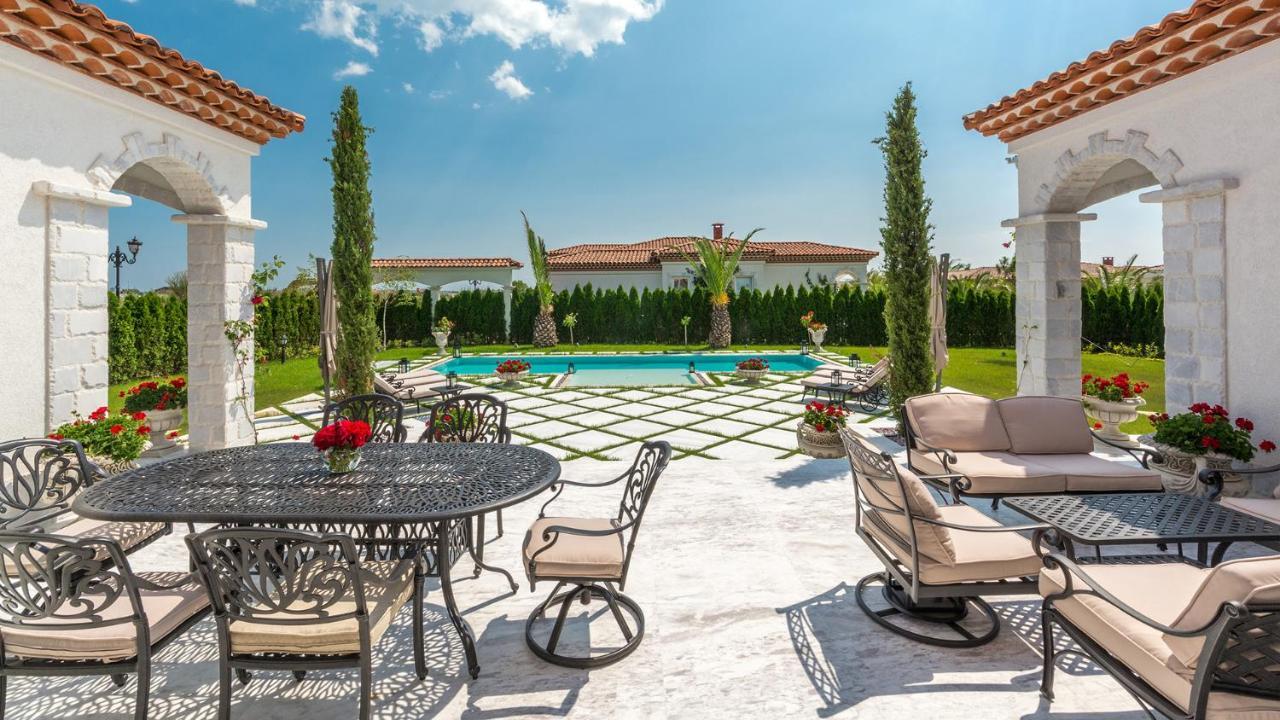 Luxus-Villa mit 3 Schlafzimmern und eigenem Pool.