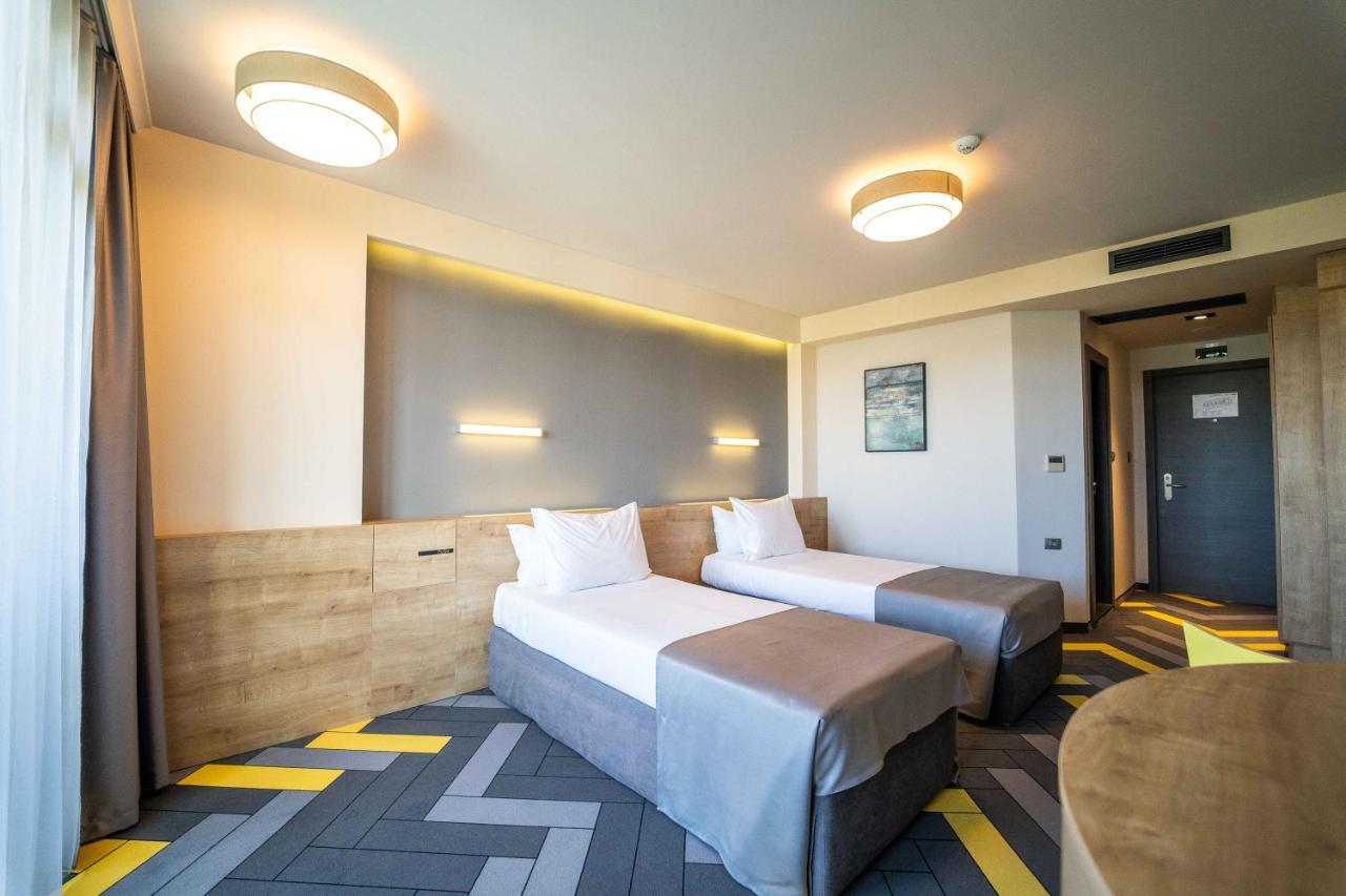 Twin Room Minibar &