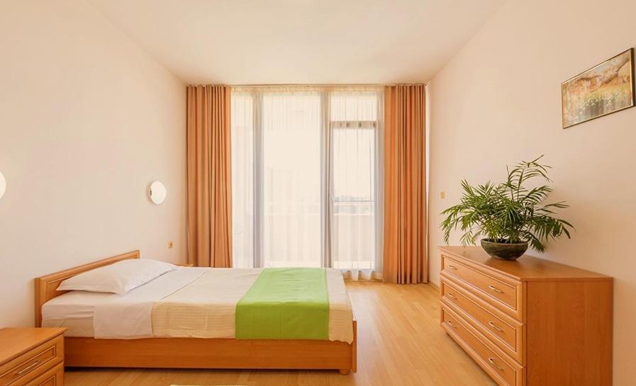 Apartment mit Poolblick