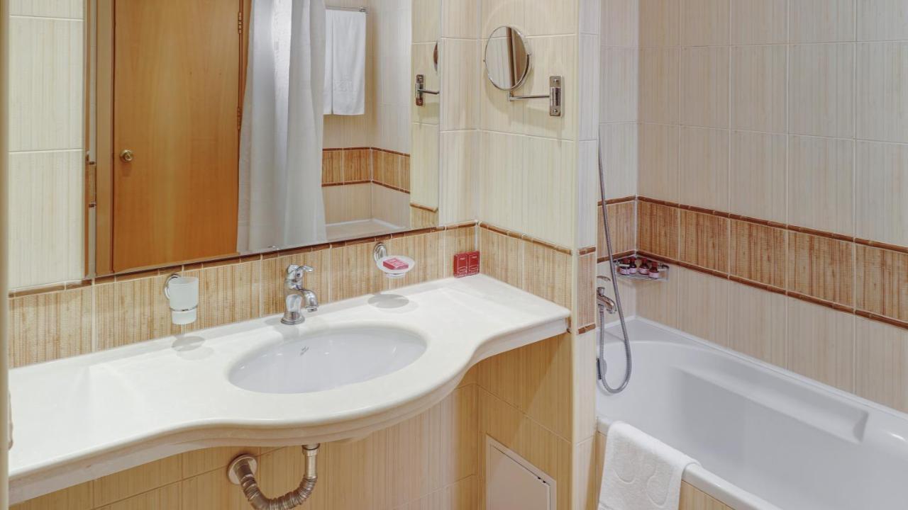 Standard Twin Room with Sea View for Single Use