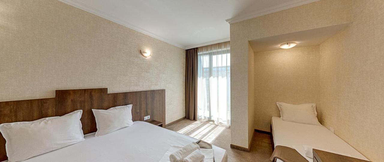 Habitación Triple con balcón