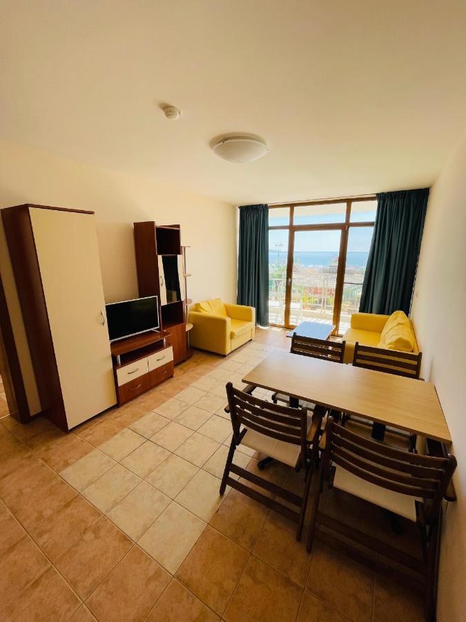 Two-Bedroom Apartment with Frontal Sea View