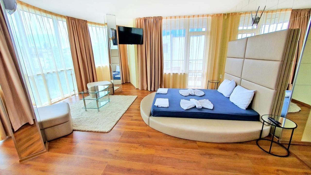 Deluxe Apartment with One-Bedroom