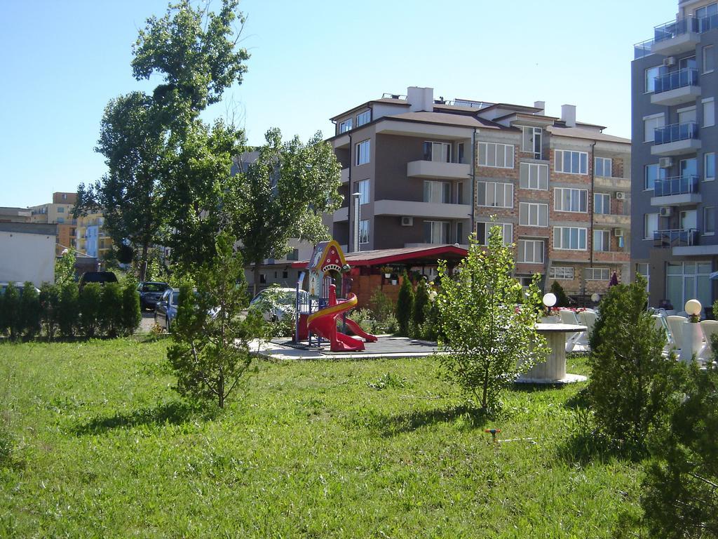 One-Bedroom Apartment with Terrace