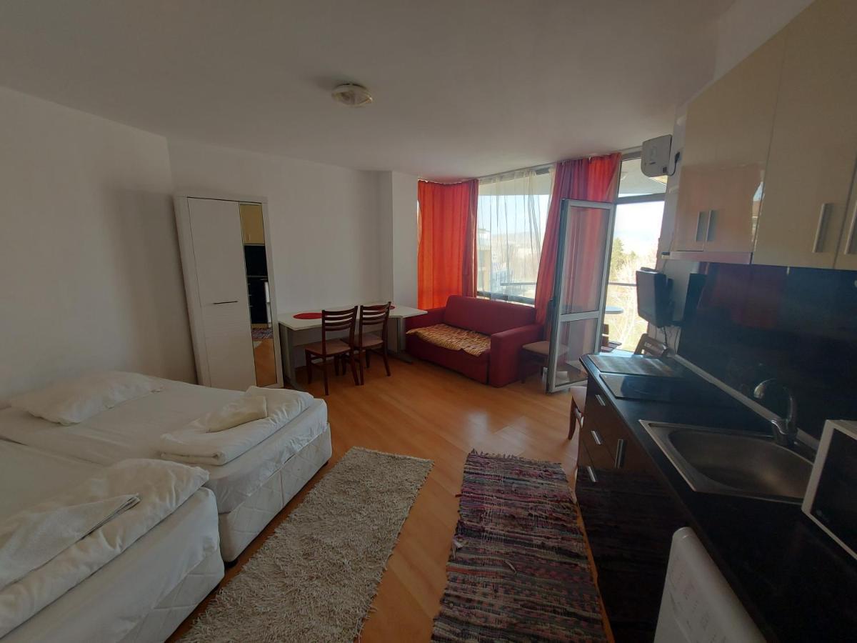 Studio with Balcony,1359033296:JPEG