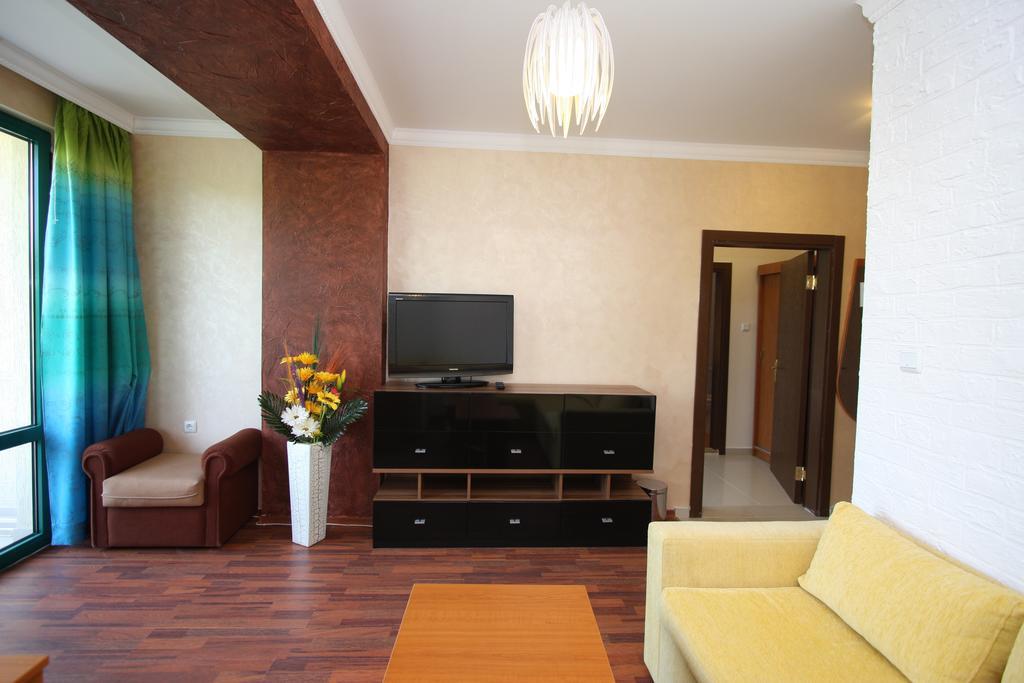 One-Bedroom Suite with Balcony
