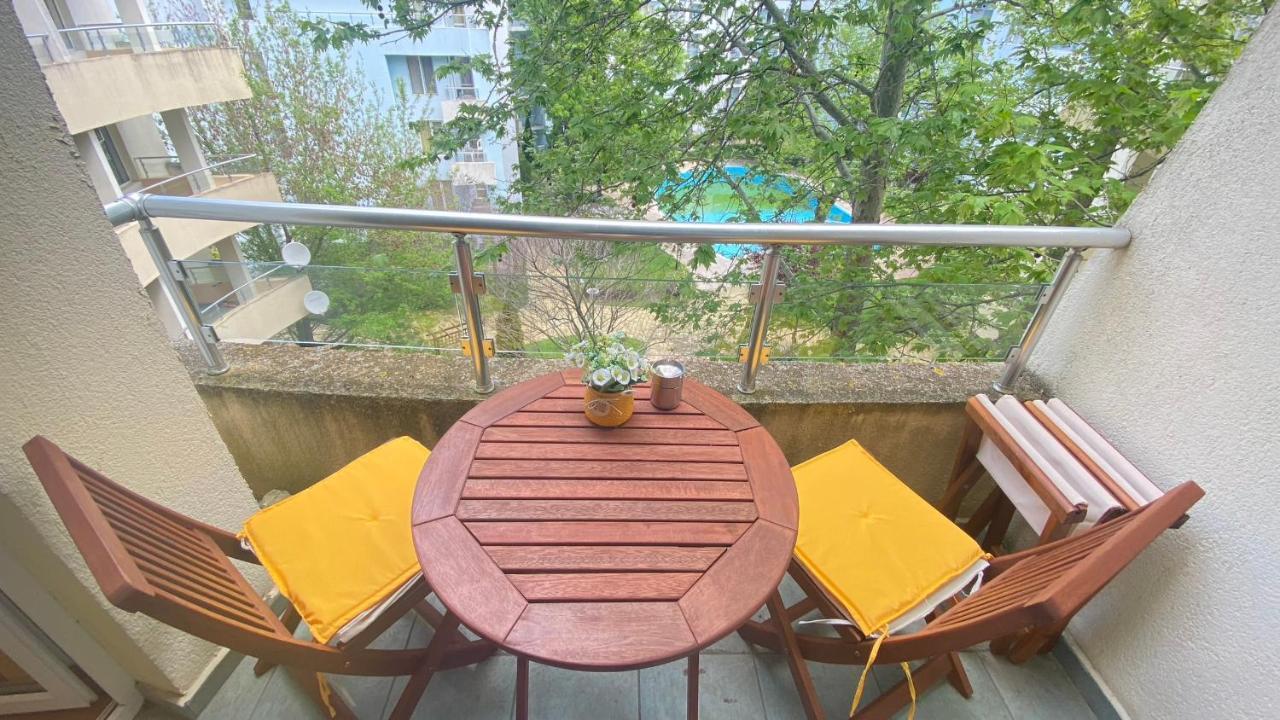 Apartment with Pool View,1389963251:JPEG