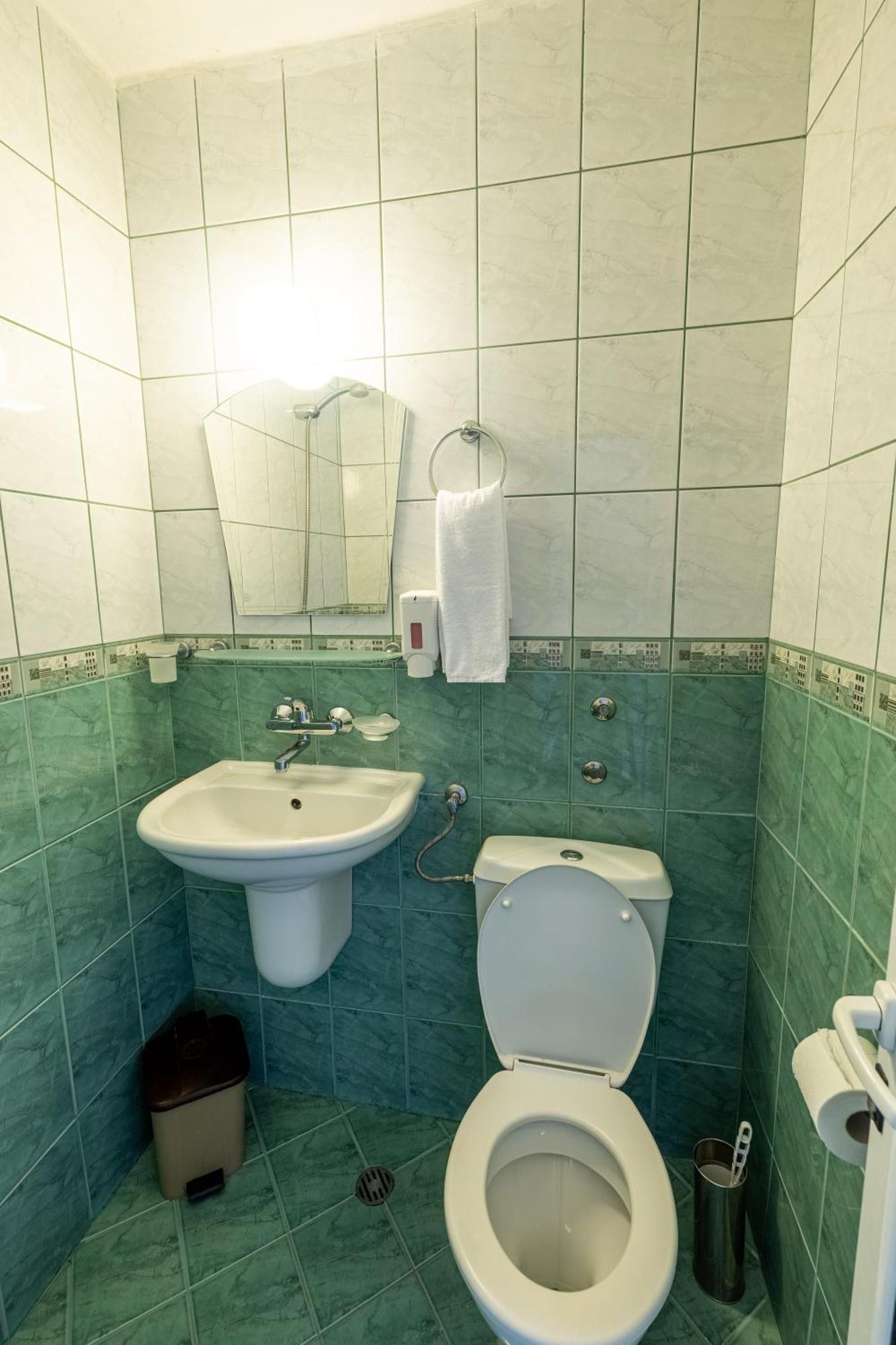 Standard Twin Room with Front Sea View