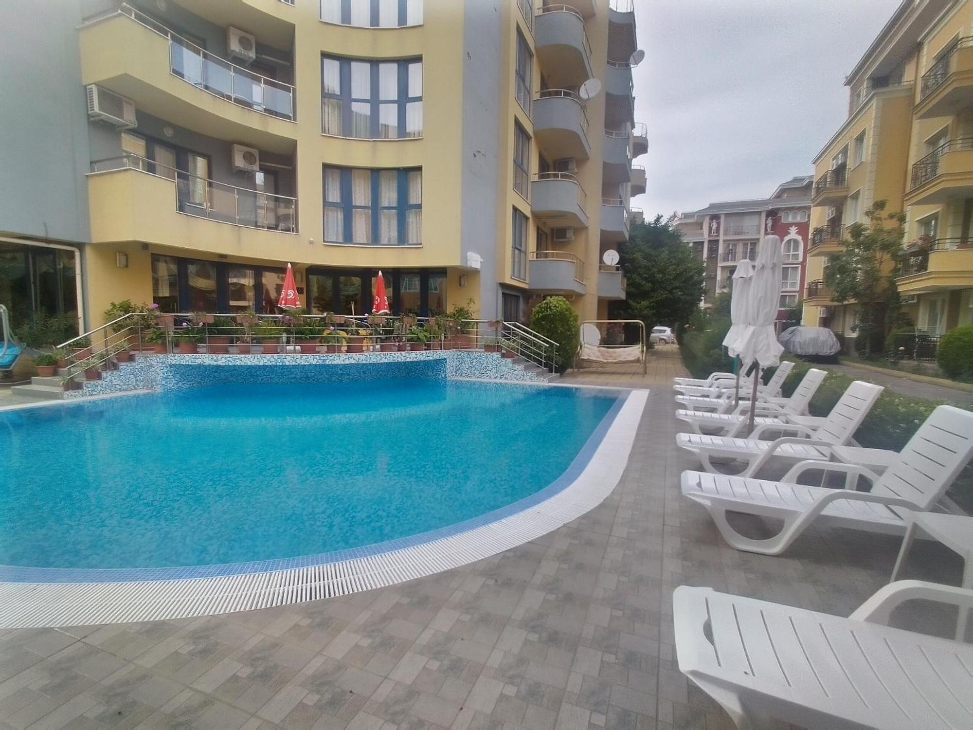 Studio Pool View