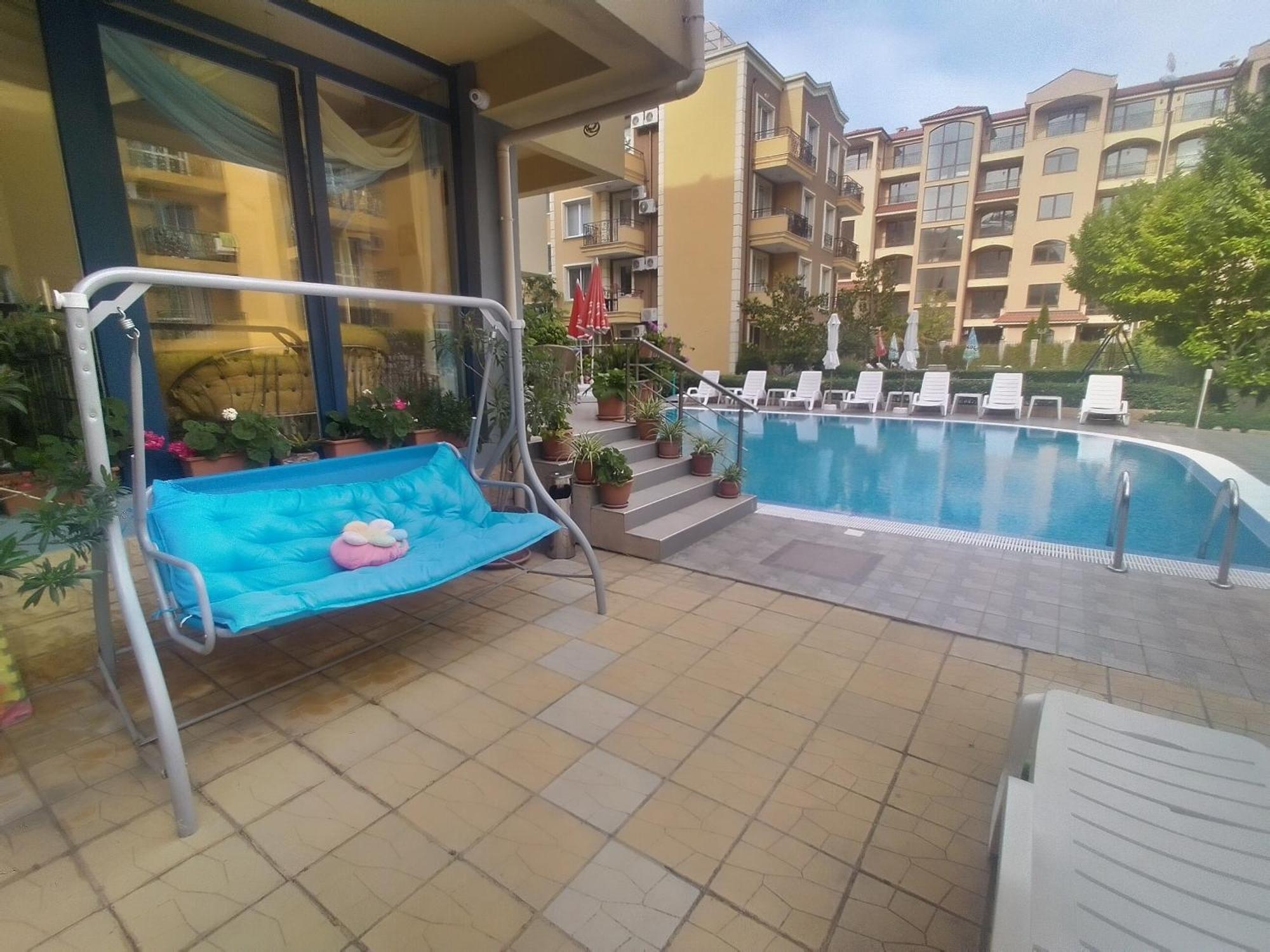 Studio Pool View