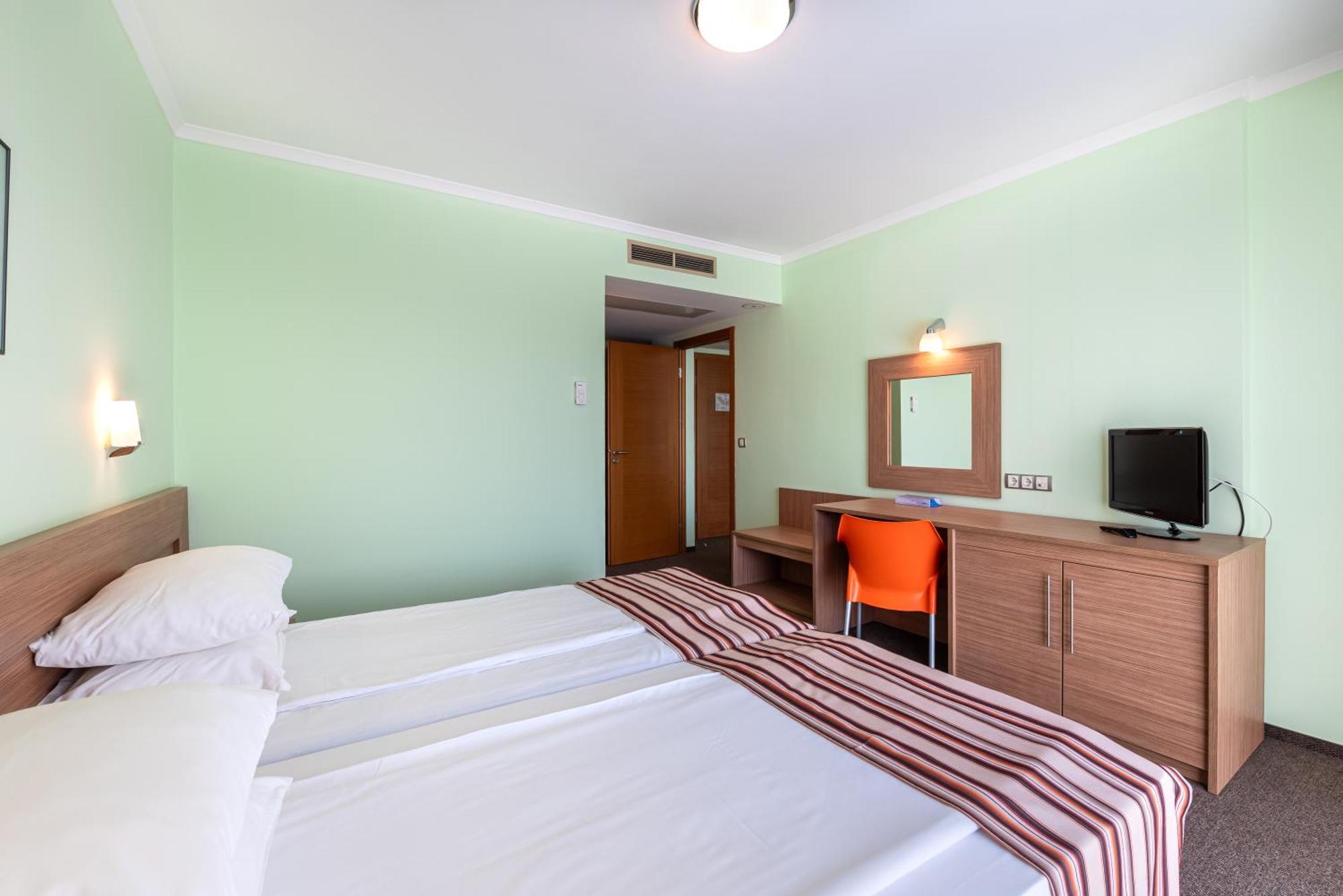 One-Bedroom Standard Apartment,1629893103:JPEG