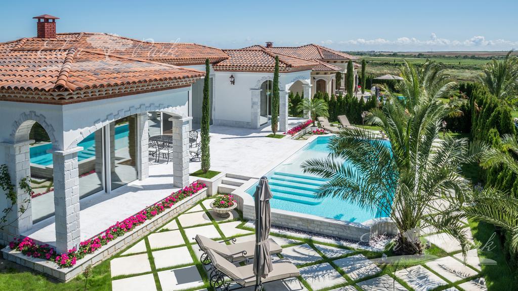 Luxus-Villa mit 2 Schlafzimmern und eigenem Pool