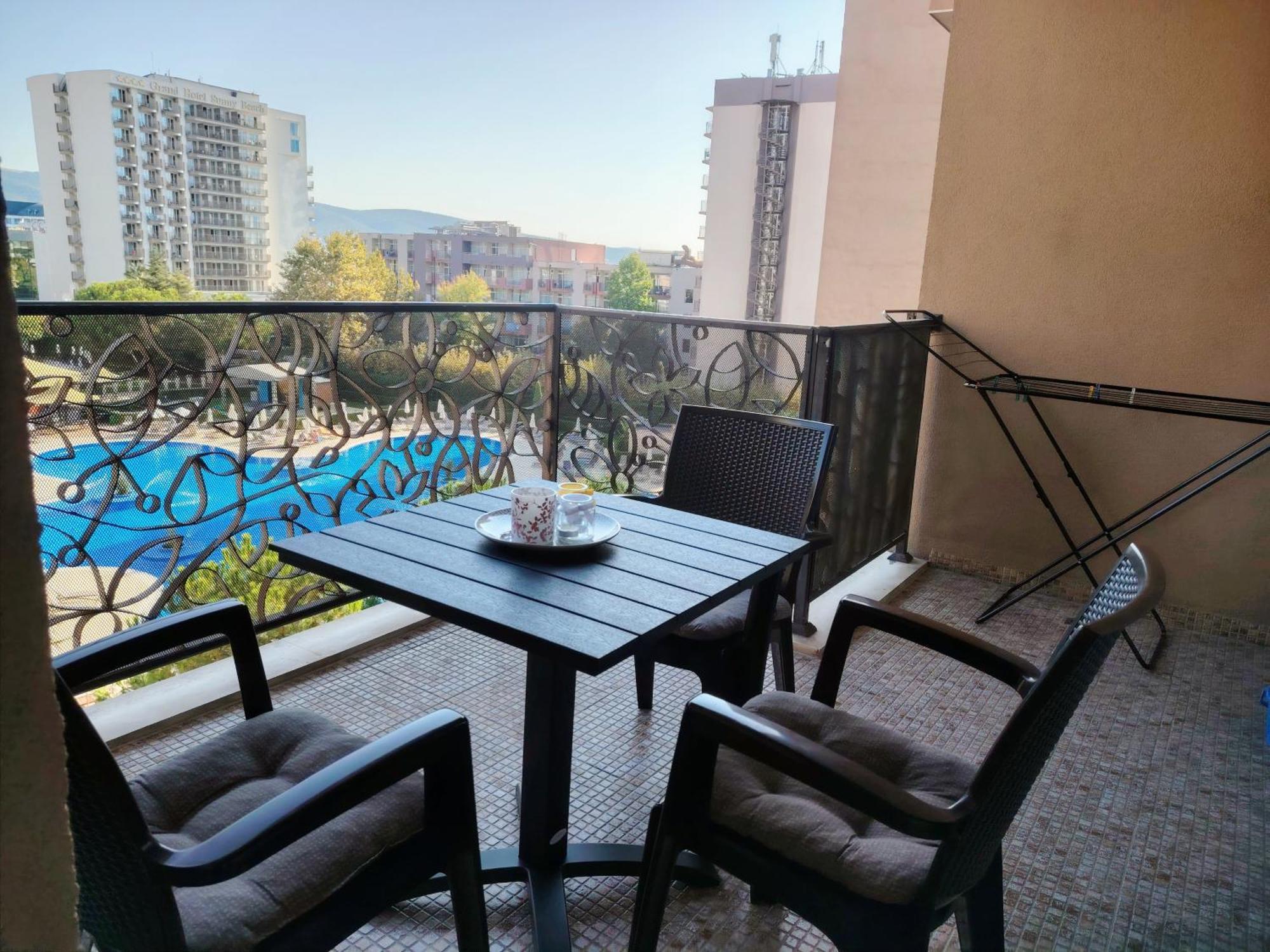 Apartment Pool View