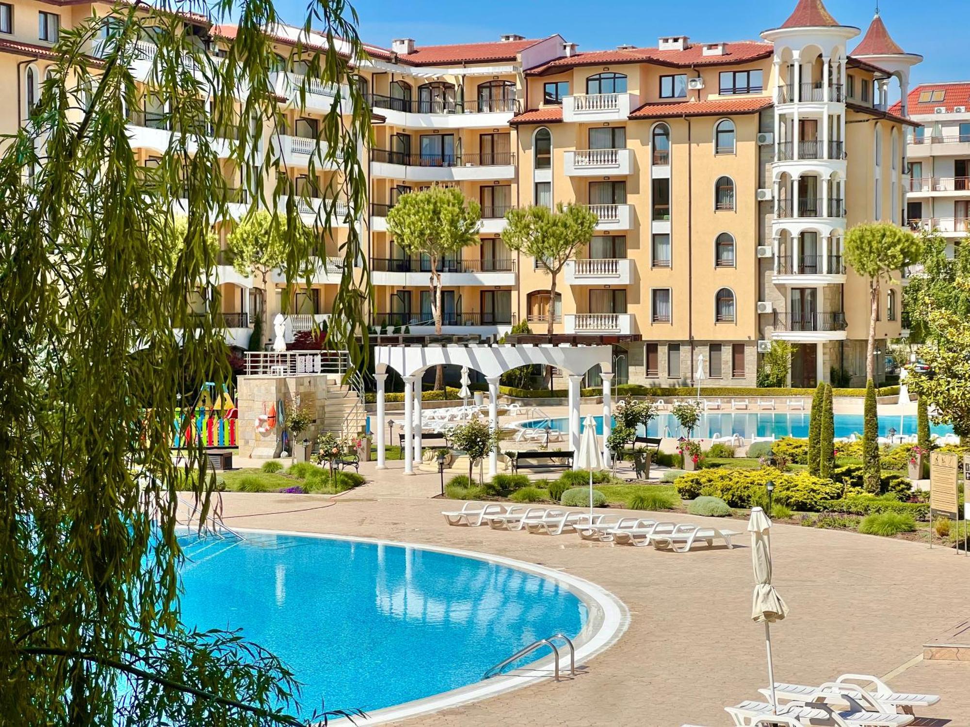 Apartment Pool View