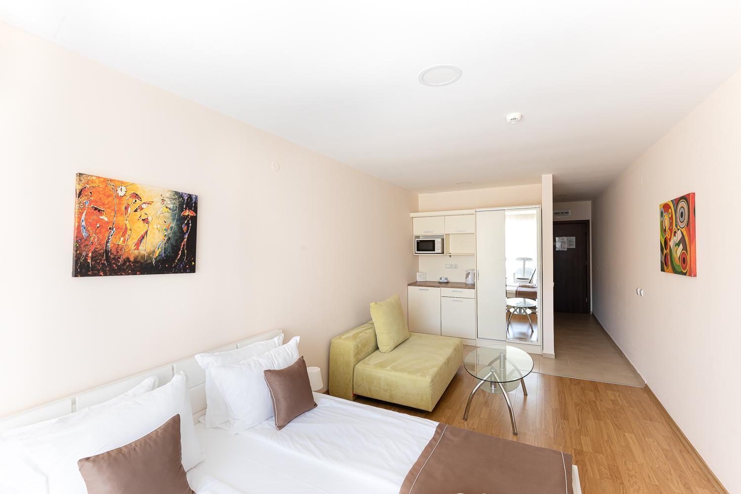 Family Room with Balcony (2 Adults + 1 Child)