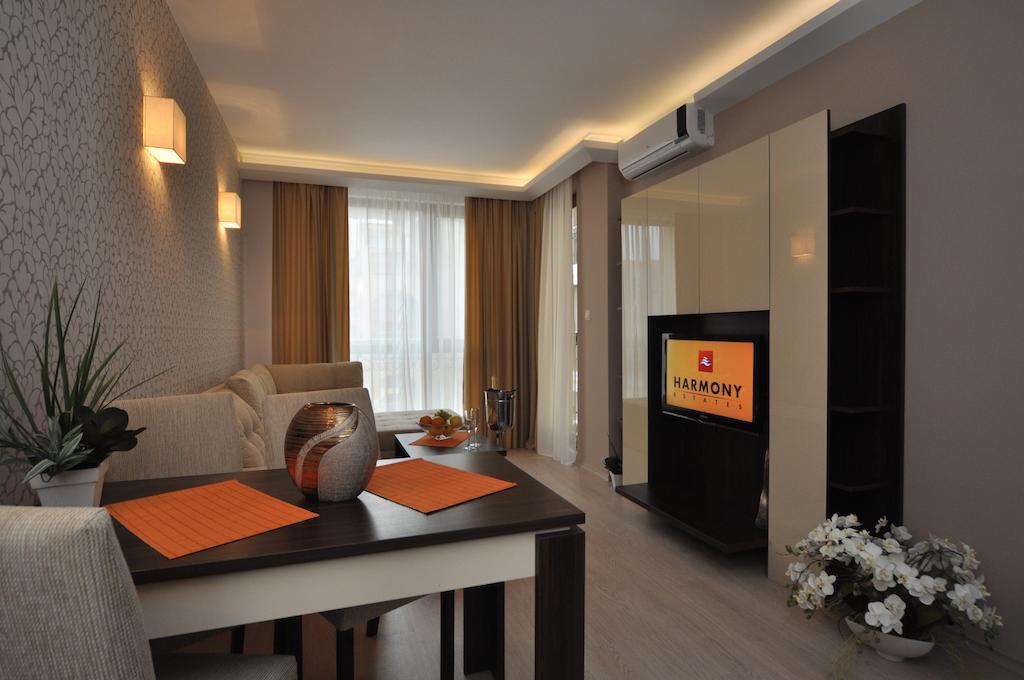 Deluxe Two-Bedroom Apartment