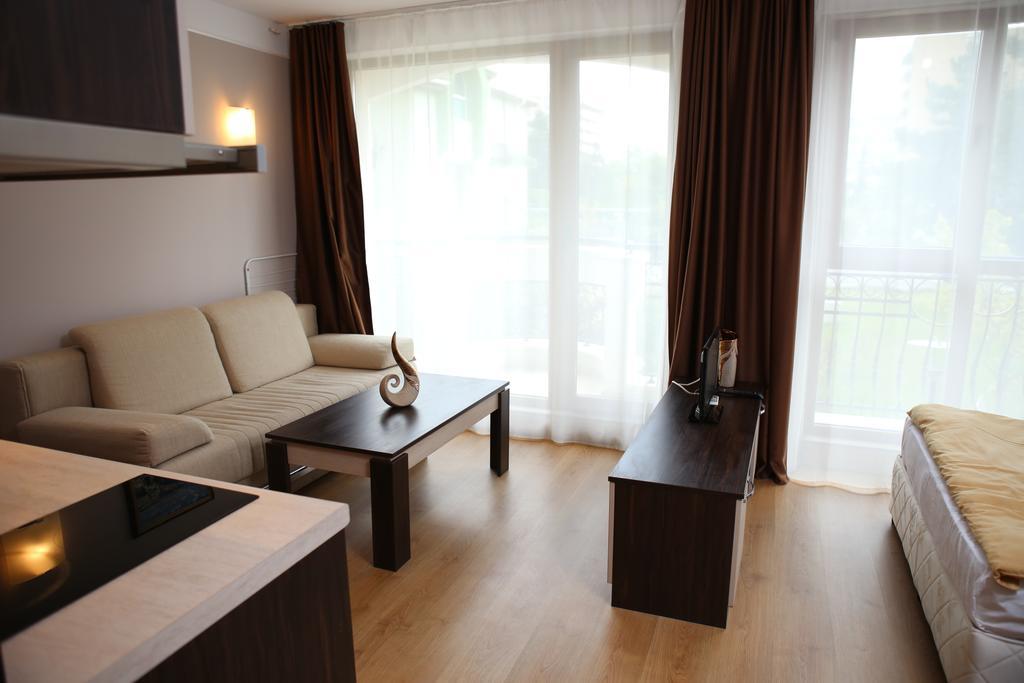 Deluxe Studio,227363024:JPEG