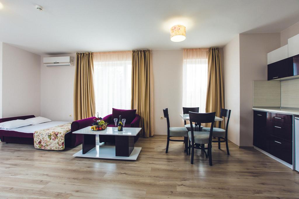 One-Bedroom Apartment (2 Adults + 2 Children)