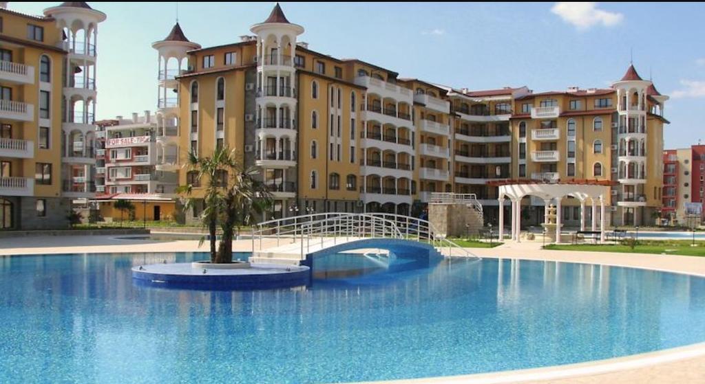Apartment Pool View