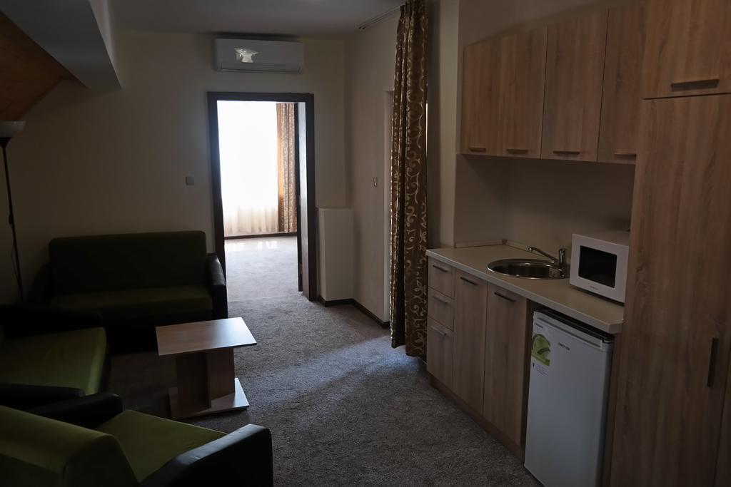 One-Bedroom Apartment,404494191:JPEG