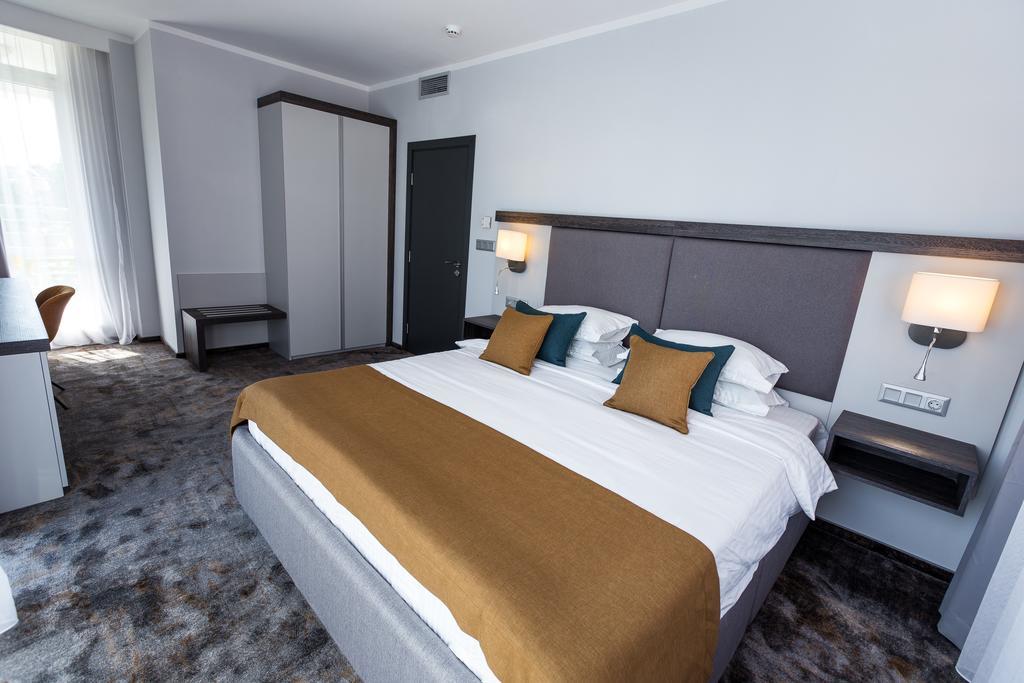 Executive Suite with Lounge Room & King Size Bed