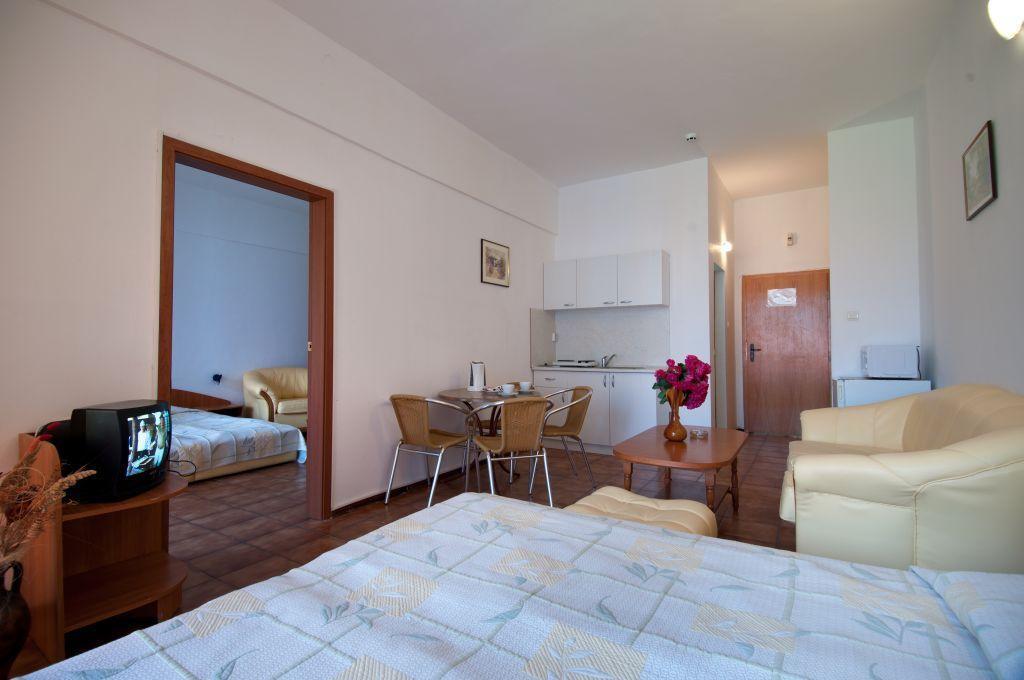 Apartment with Balcony,537954654:JPEG