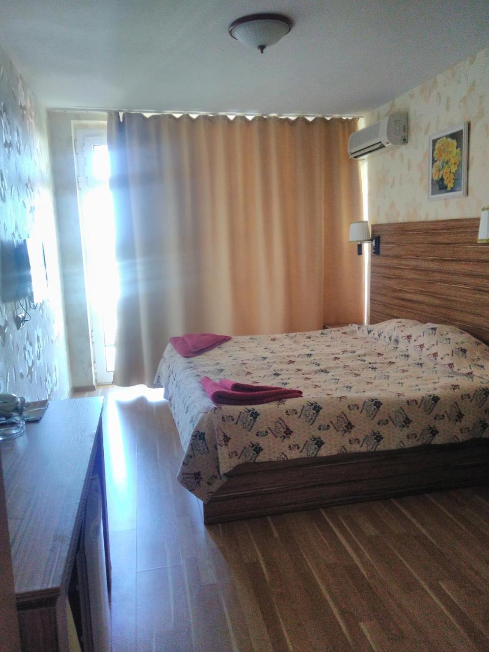 Double Room (2 Adults + 1 Child)