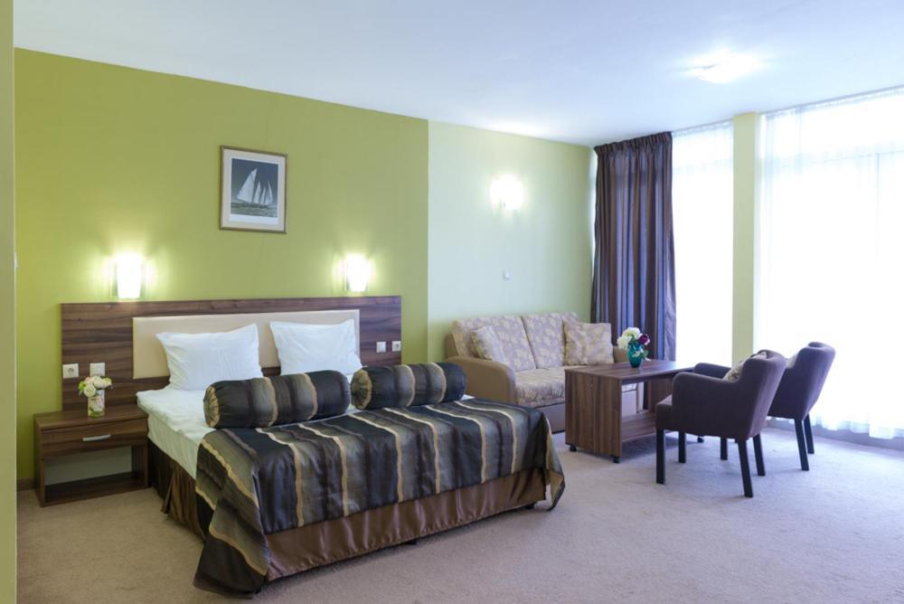 Triple Room with Balcony,738567682:JPEG