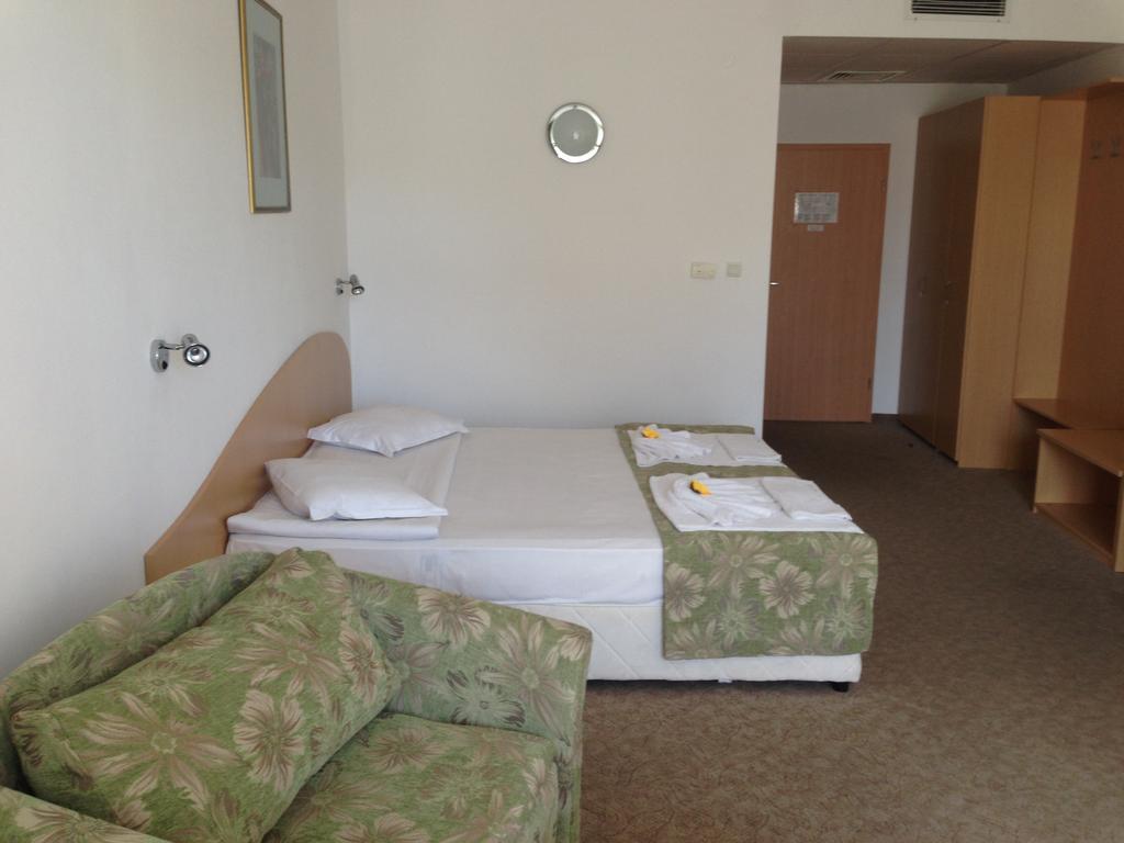 Kamer met 2 Eenpersoonsbedden en een Balkon (2 Volwassenen en 1 Kind)