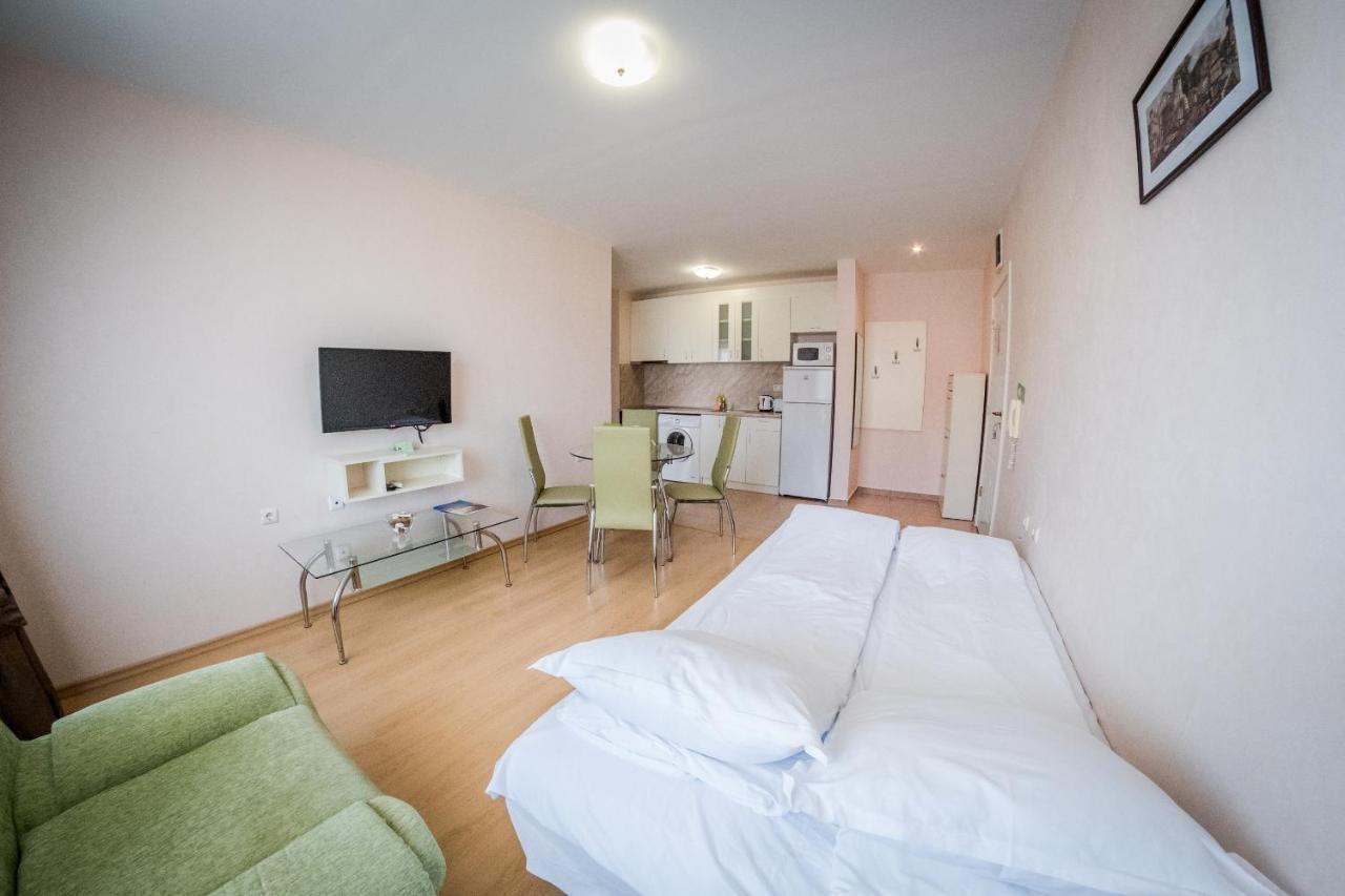 Appartamento con 2 Camere da Letto, Balcone e Vista Mare Laterale (4 Adulti + 2 Bambini)
