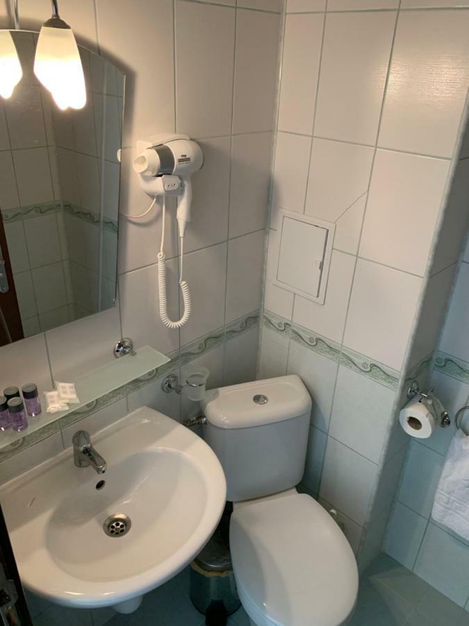 Vierbettzimmer mit Balkon