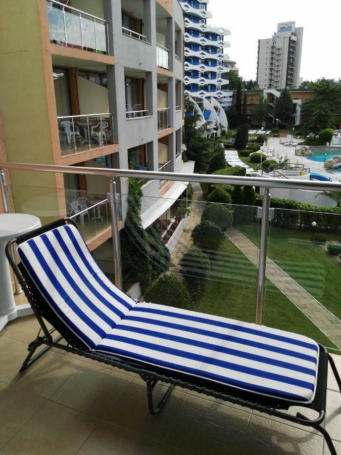 Apartment mit Poolblick
