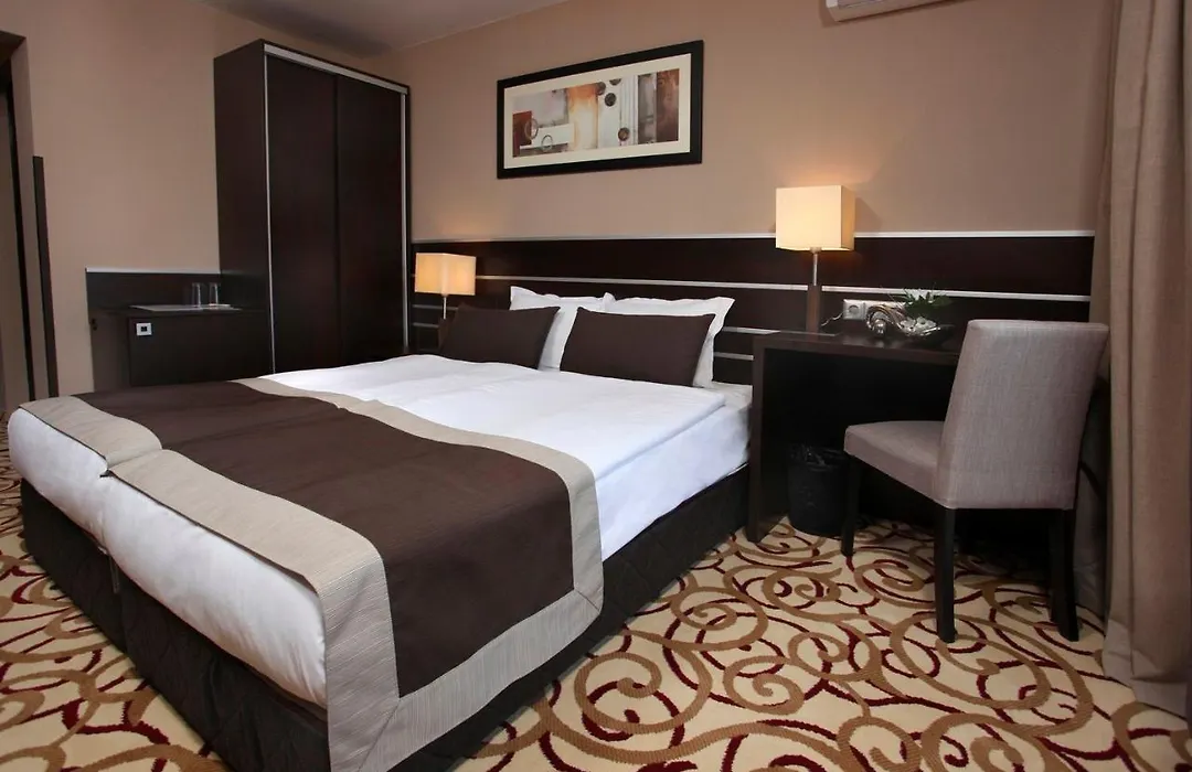 Platinum Hotel&Casino-1