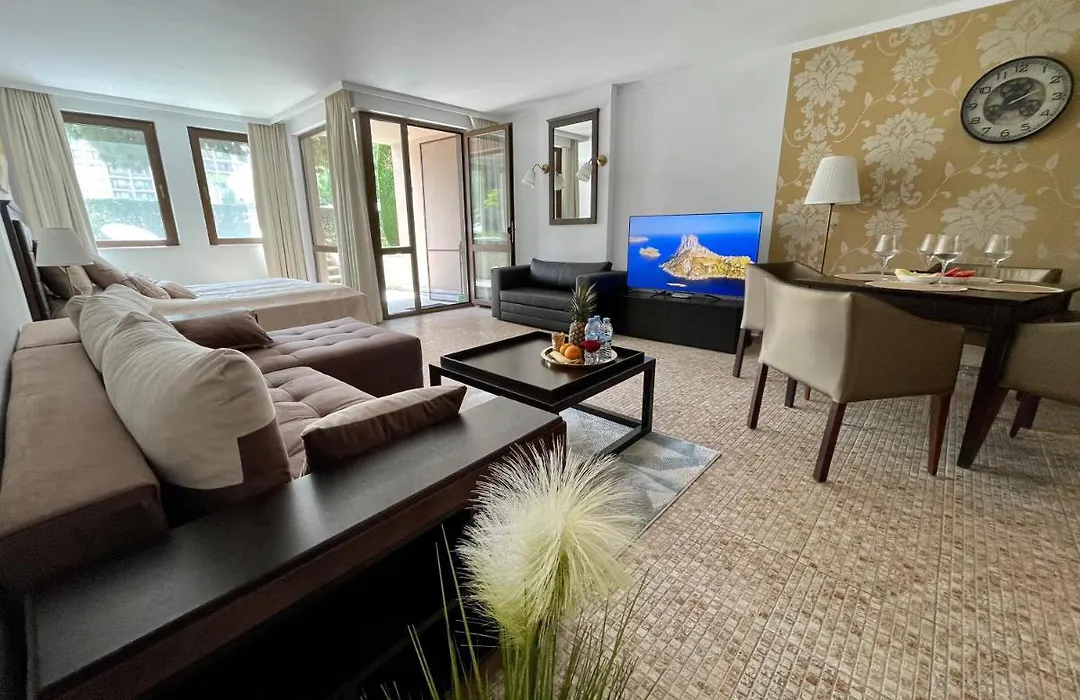 Royal Beach Apartments - 5M To Pool, 100M To Beach-1