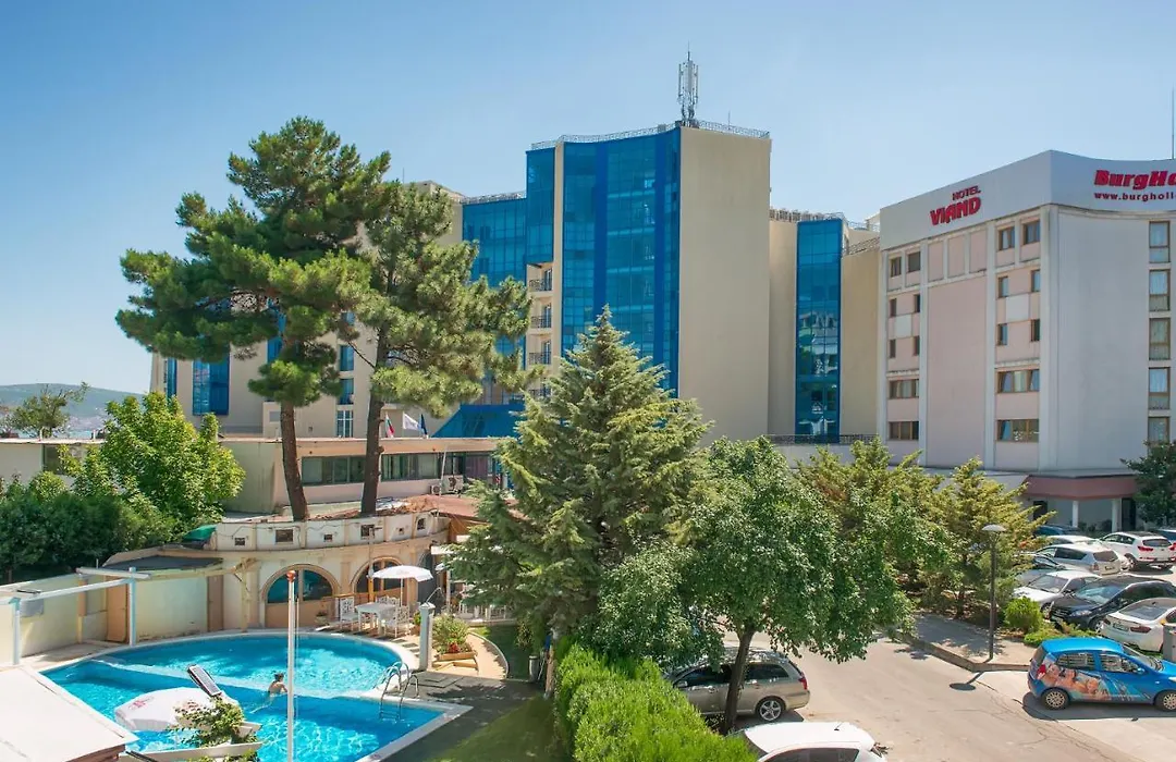 Top-Located Beach Apartment With Balcony-1