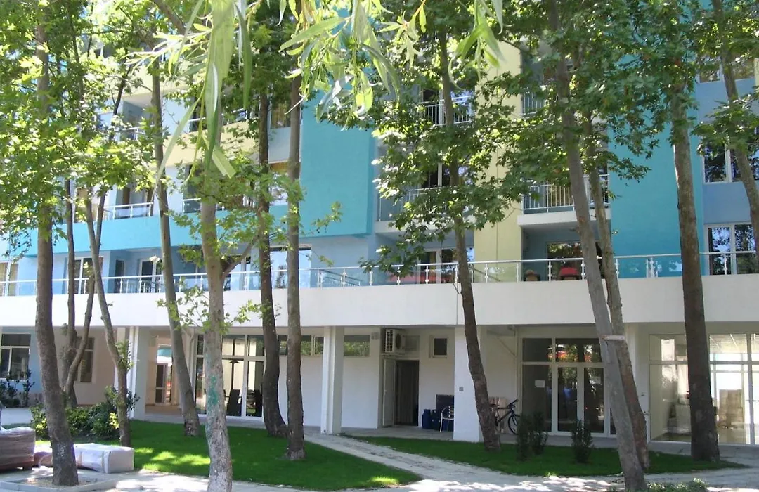 Amazing 2 Bedroom Apartment Next To The Beach-1