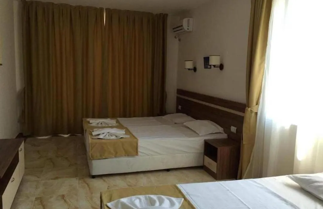 Flower Street Provides Accommodations With Free Wifi, Air Conditioning-1