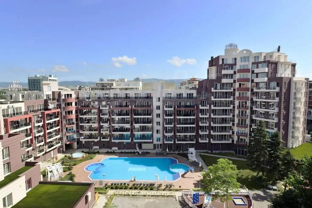 Admiral Plaza Apartment , Large Swimming Pool , 5 Min Walking To The Beach-1