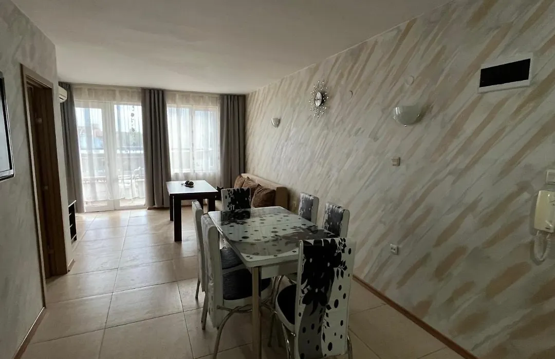 Sunny Beach Hills Apartment-1