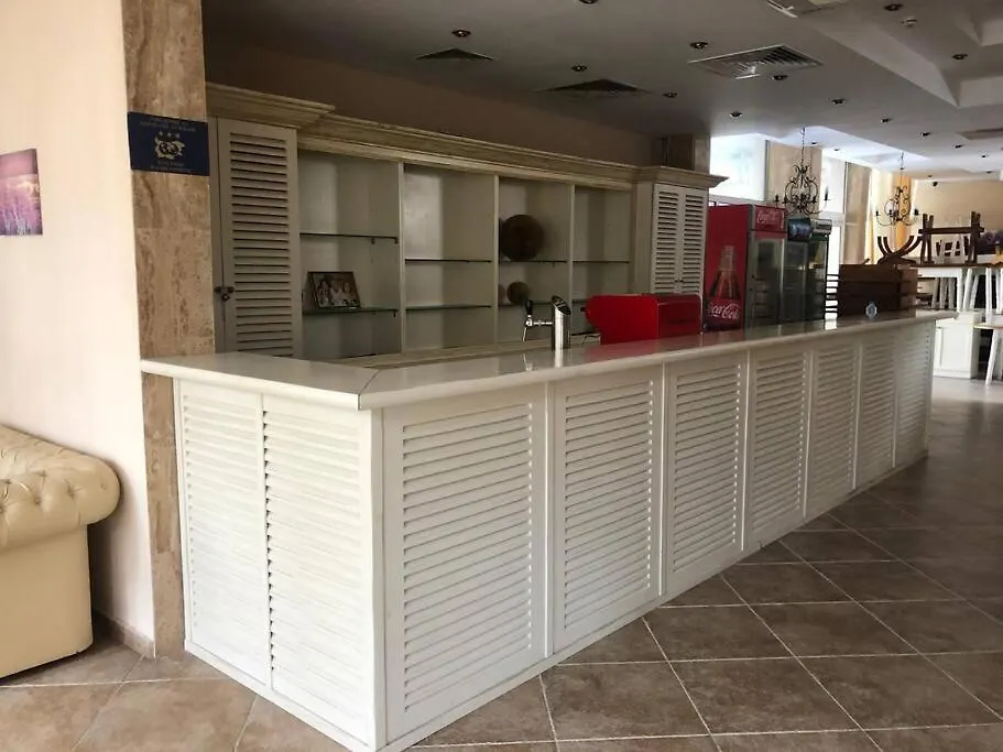 Spacious, 1 Bed Apt, Dawn Park-1