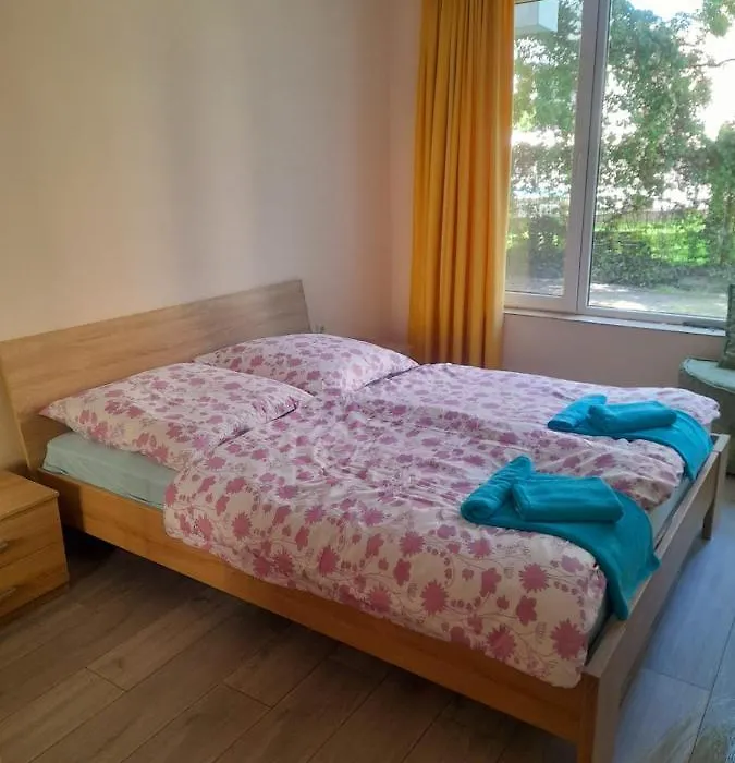 Yassen Apartment Close To Sea And Central-1
