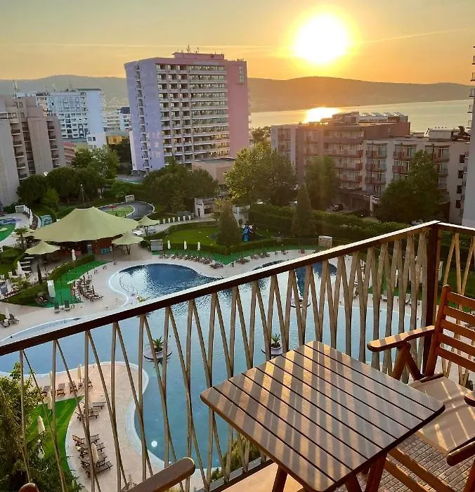 Royal Beach & Apartament-1