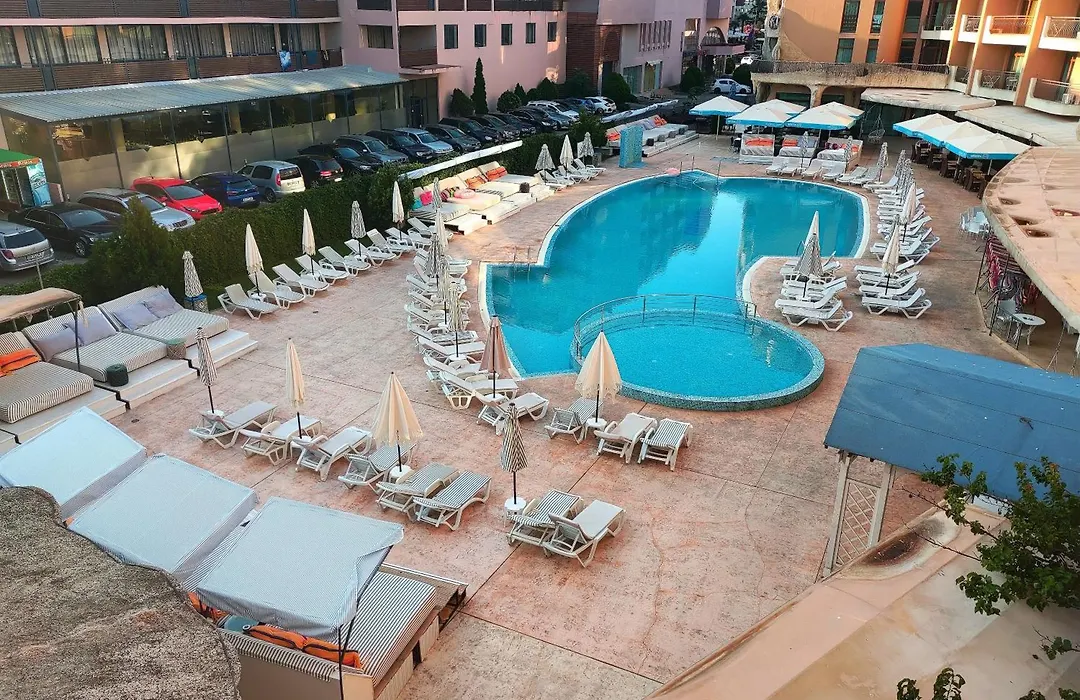 Grenada.Suite.Tonight.1 Bedroom.Pool View.300M To Beach-1