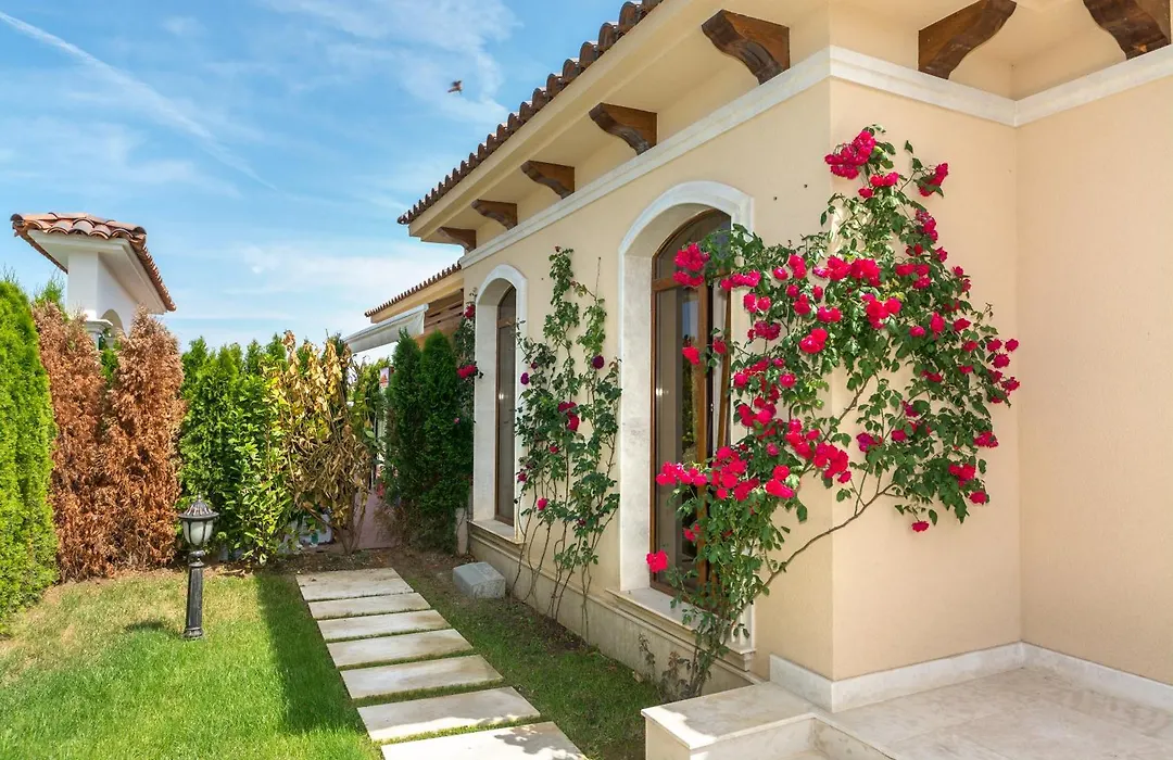 Eden Park Luxury Villas-1