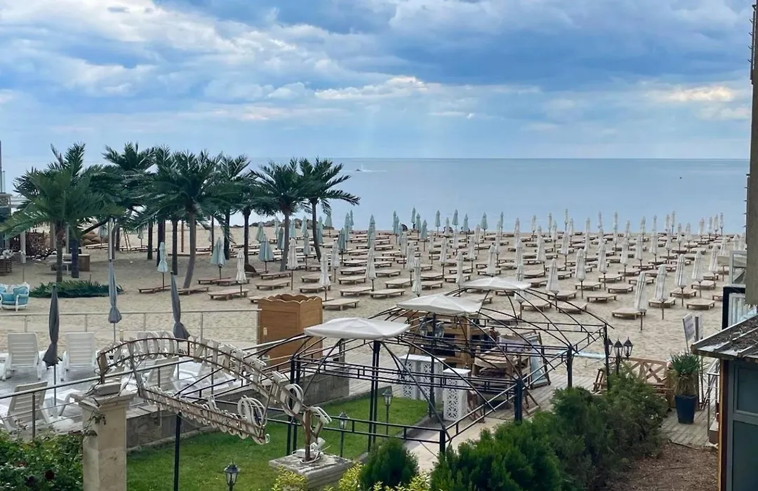 Luxurious 2 Bedroom Appt At The Black Sea Coast-1