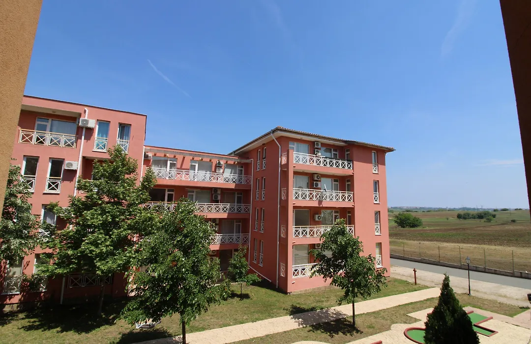 1 Bedroom Apartment In Sunny Day 6-1