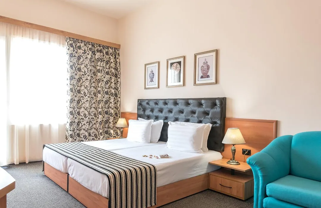 Lotus Family Hotel - Free Parking-1