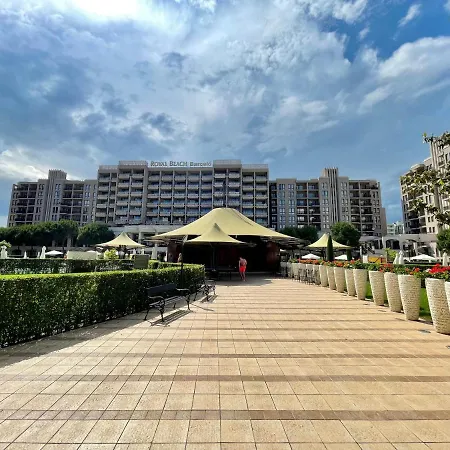 Royal Beach Apartments - 5M To Pool, 100M To Beach-3