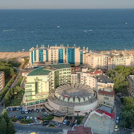 Top-Located Beach Apartment With Balcony-3