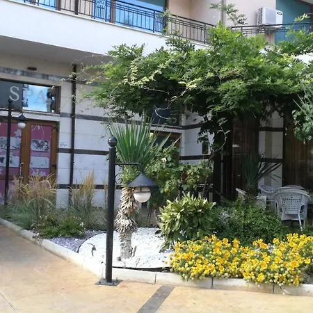 Apartment Near The Beach-2